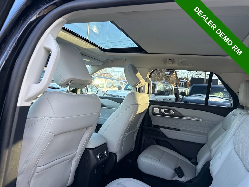 Used 2025 Ford Explorer Platinum w/ LUX Leather Package image 16