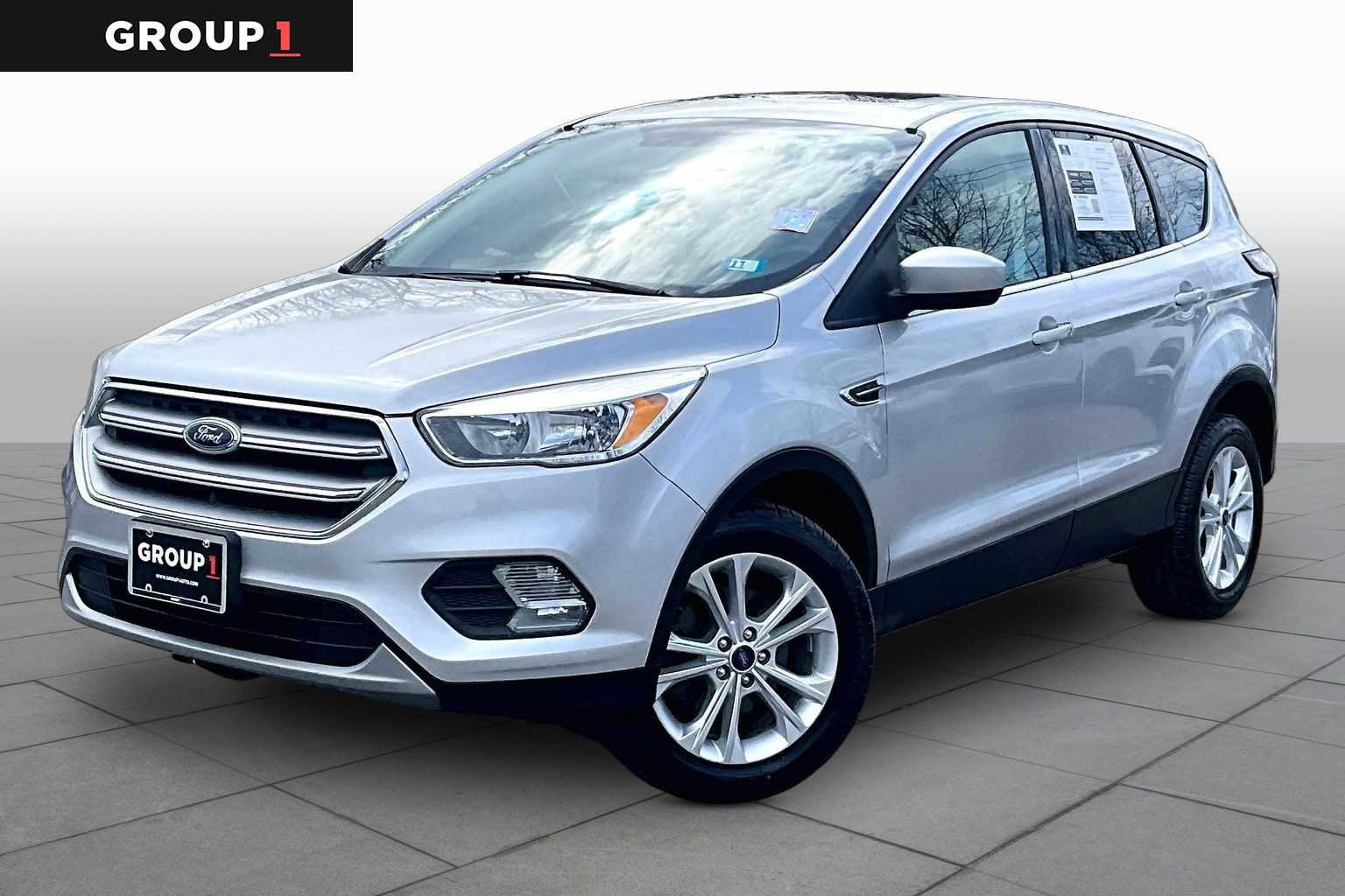 Used 2017 Ford Escape SE w/ SE Cold Weather Package image 1