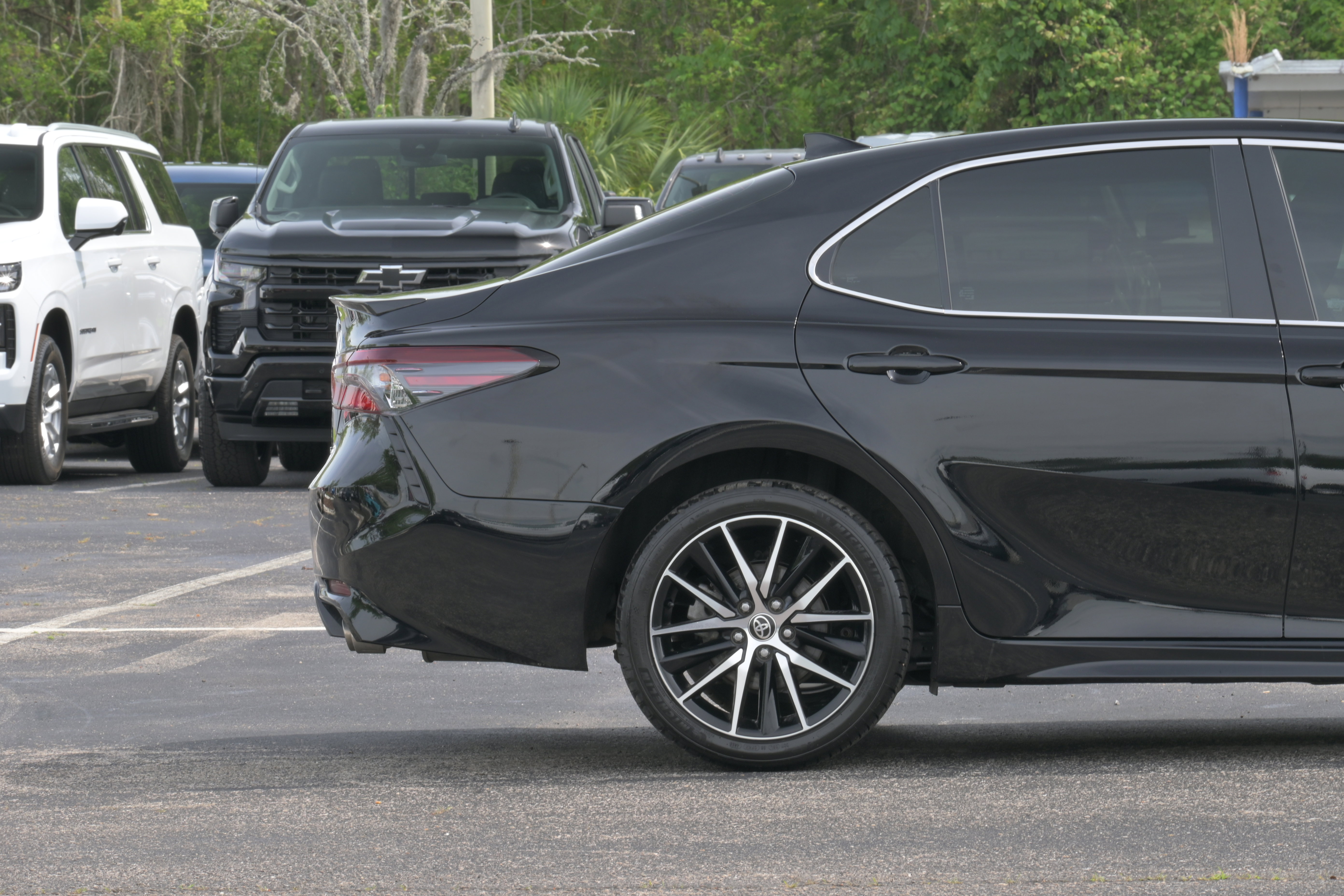 Used 2023 Toyota Camry SE FWD image 5