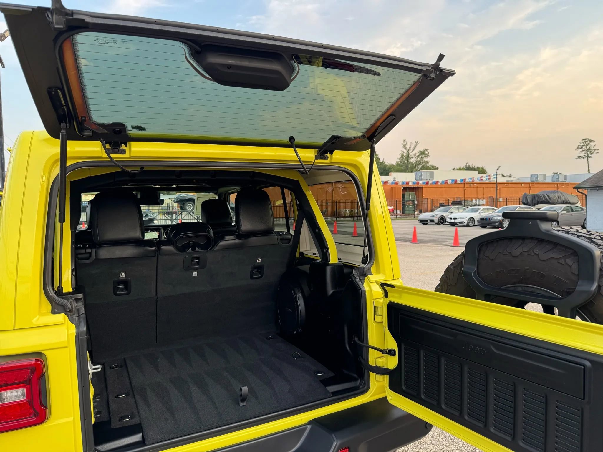 Used 2022 Jeep Wrangler Unlimited Rubicon w/ Dual Top Group image 56