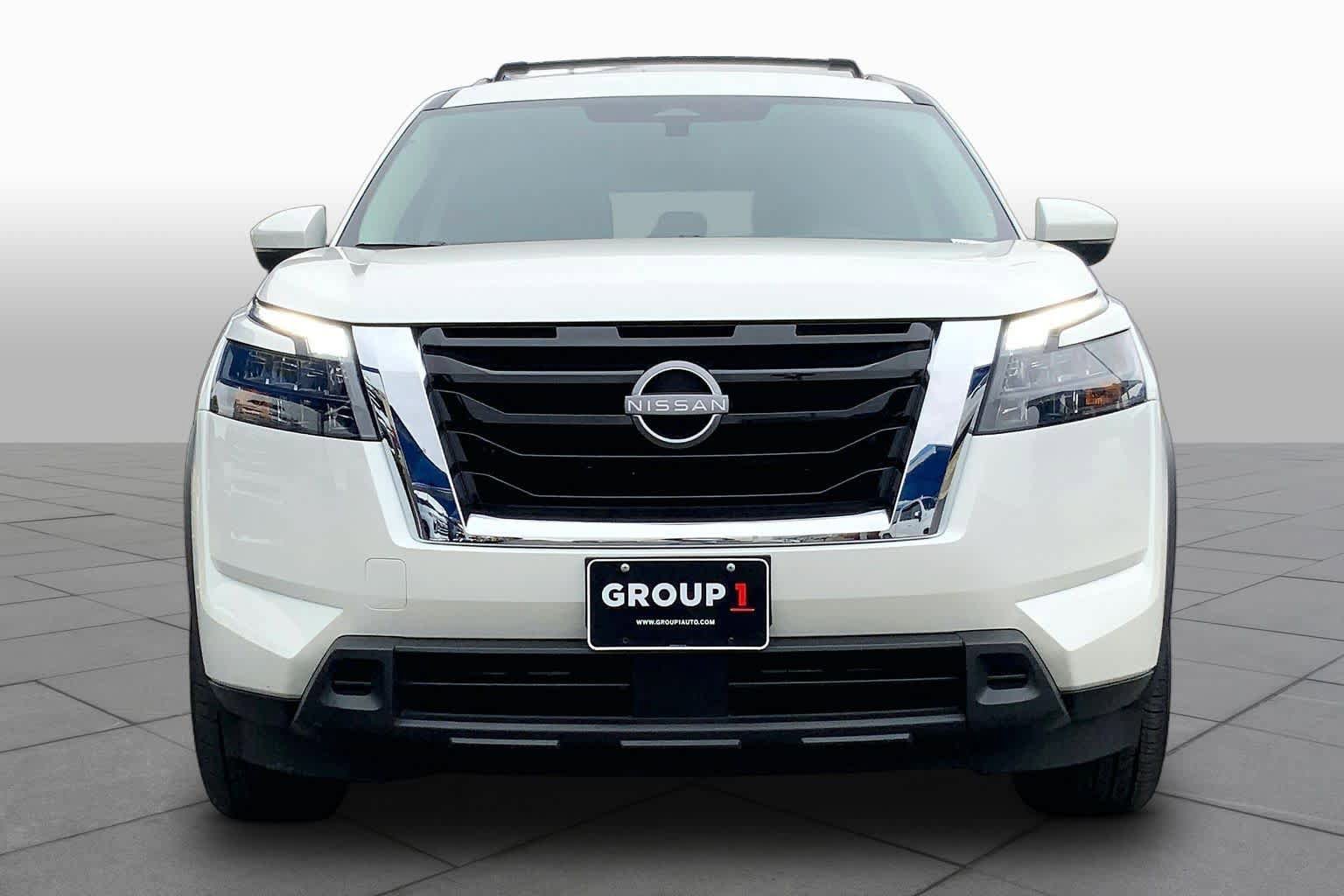 Used 2024 Nissan Pathfinder SV FWD image 4