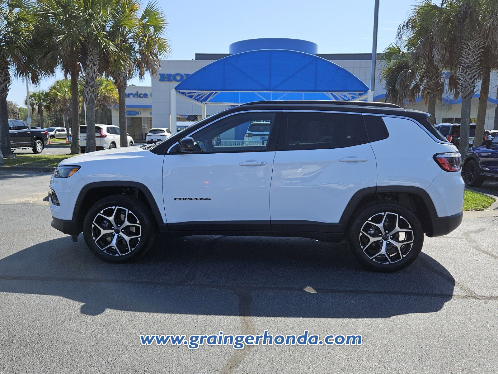 Used 2025 Jeep Compass Limited image 2