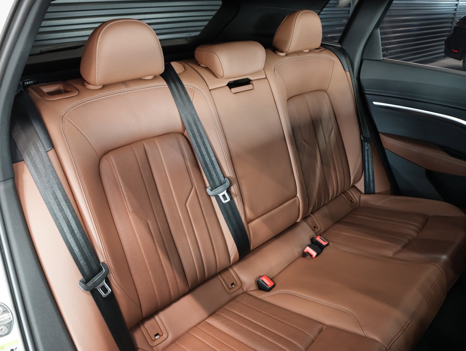 Used 2024 Audi Q8 e-tron Premium Plus image 11