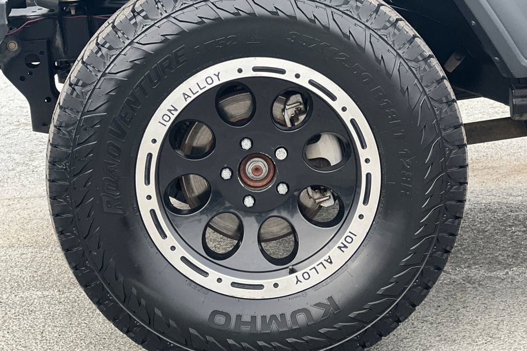 Used 2018 Jeep Wrangler Unlimited Sport S image 25