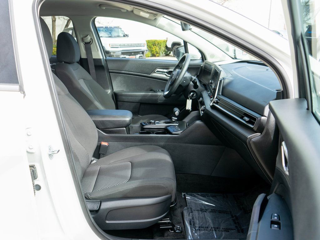 Certified 2025 Kia Sportage LX image 10