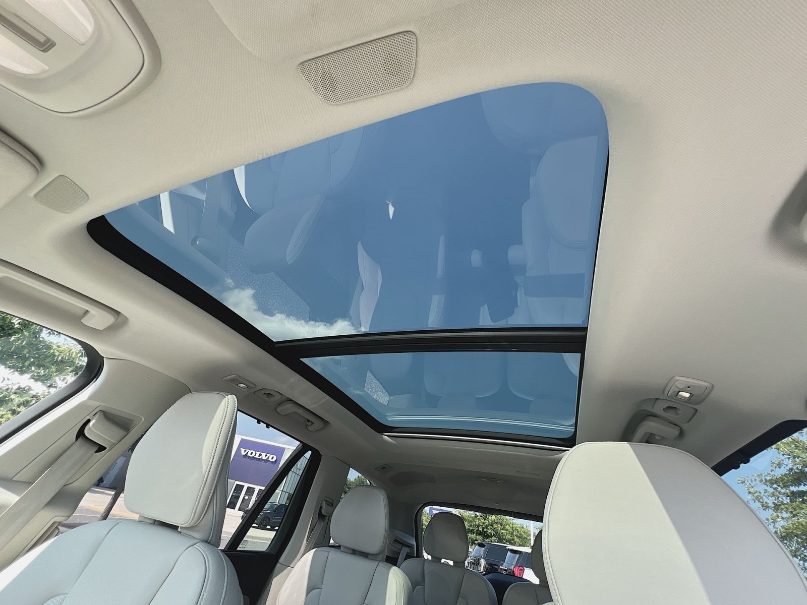 Certified 2024 Volvo XC90 B6 Ultimate w/ Protection Package Premier AWD/4WD image 24