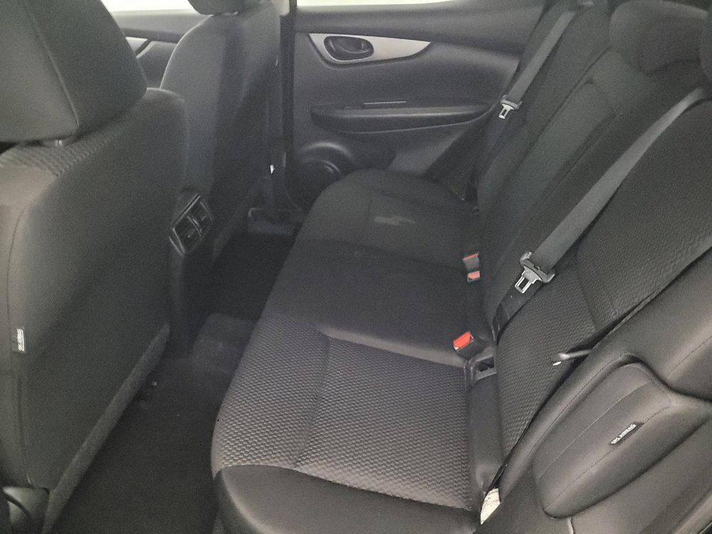 Used 2020 Nissan Rogue Sport S image 18