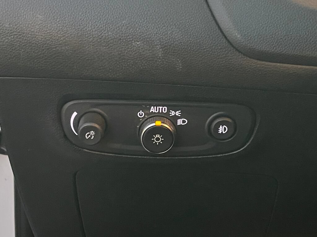 Used 2020 Buick Encore GX Select AWD/4WD image 18