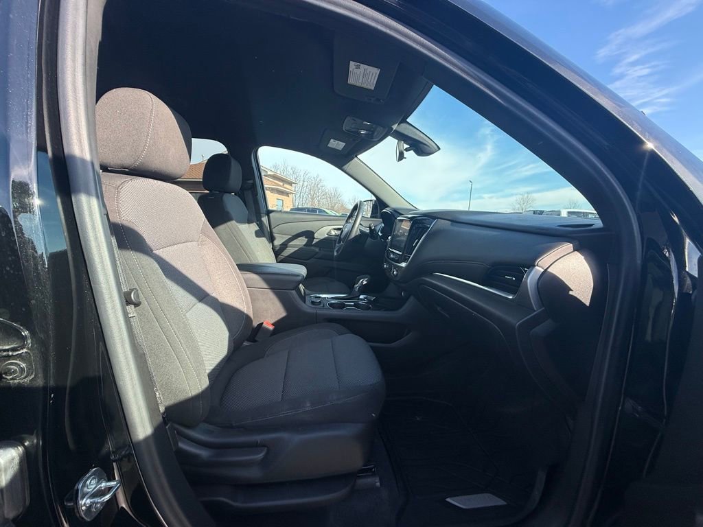 Used 2022 Chevrolet Traverse LT w/ LPO, Floor Liner Package image 25