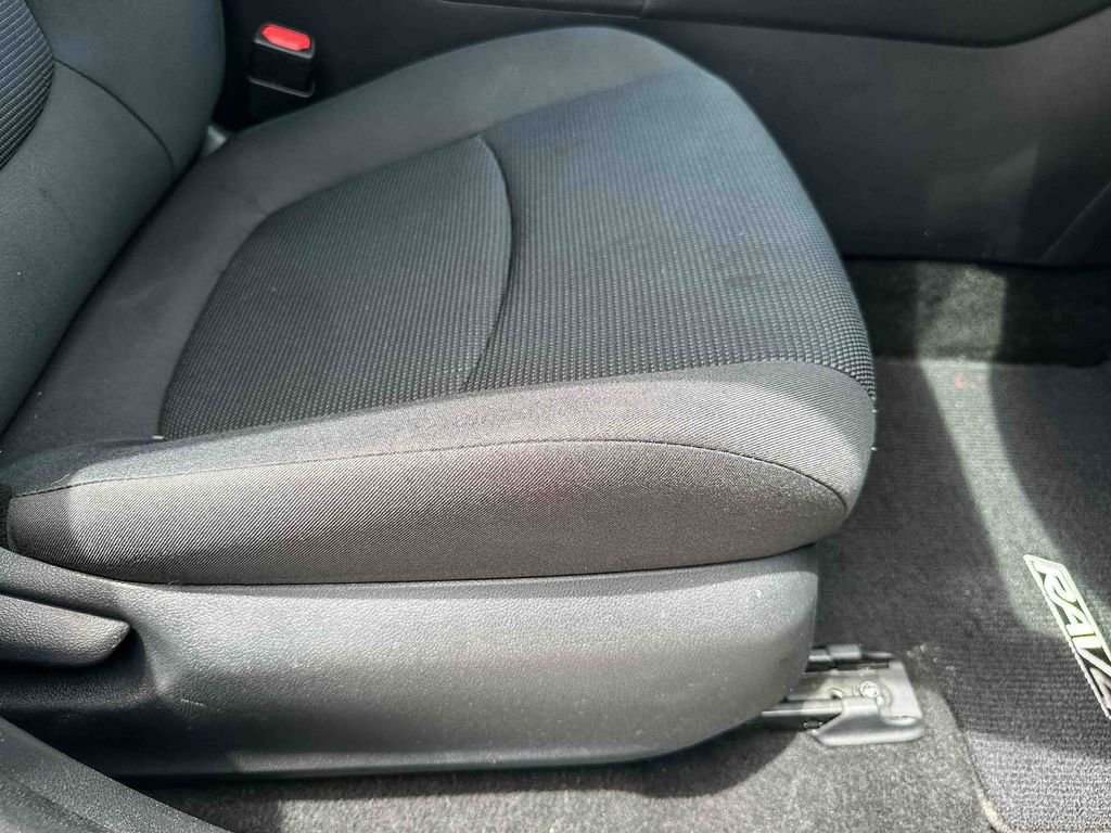 Used 2020 Toyota RAV4 LE FWD image 24