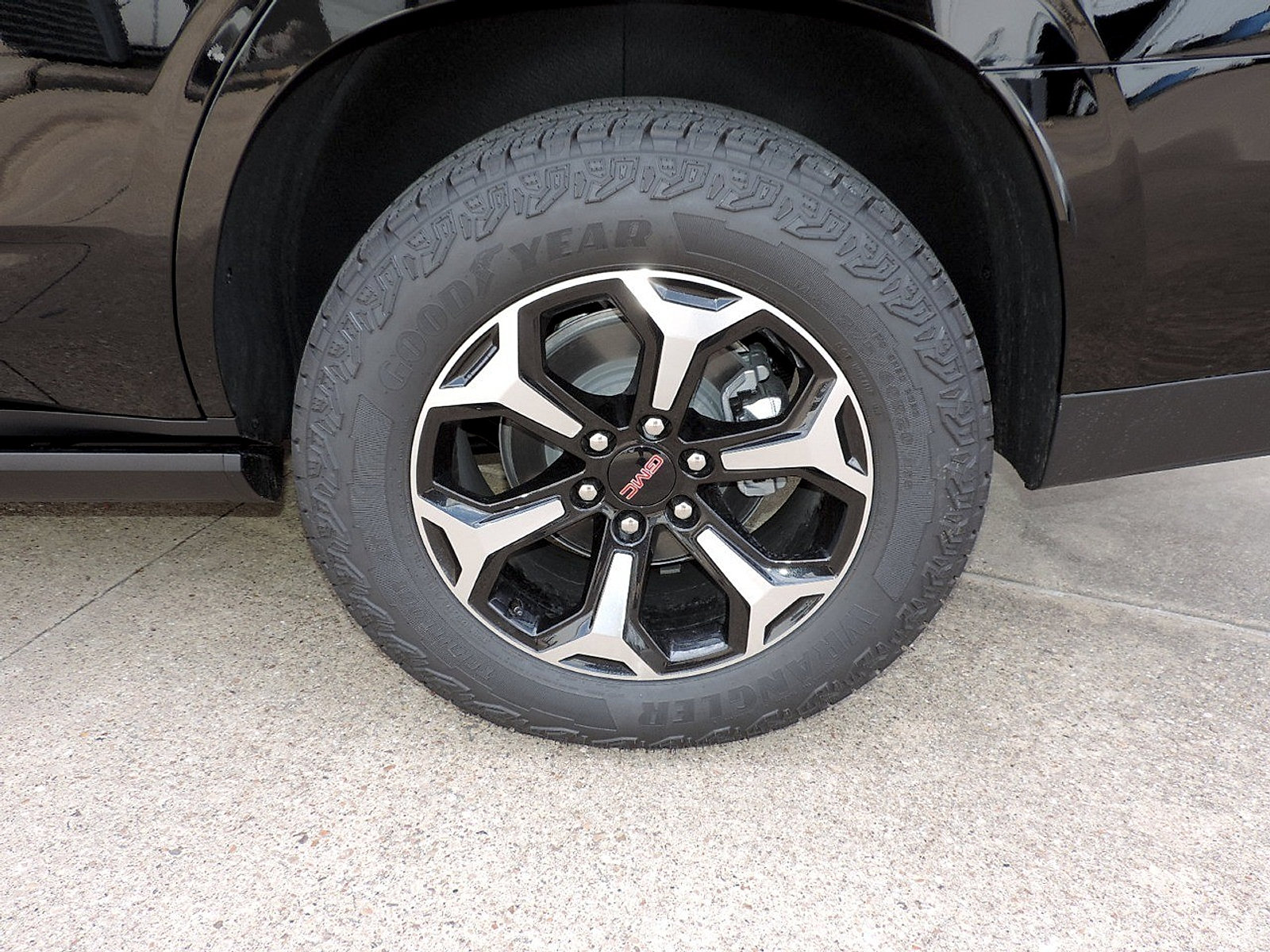 New 2026 GMC Yukon AT4 w/ AT4 Premium Plus Package AWD/4WD image 12