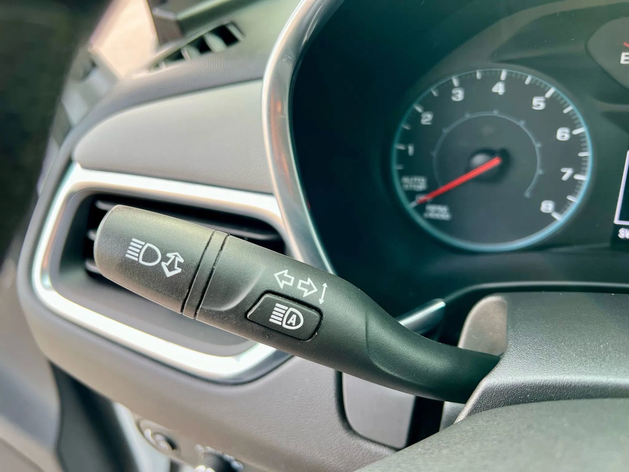 Used 2021 Chevrolet Equinox LS w/ LS Convenience Package image 28