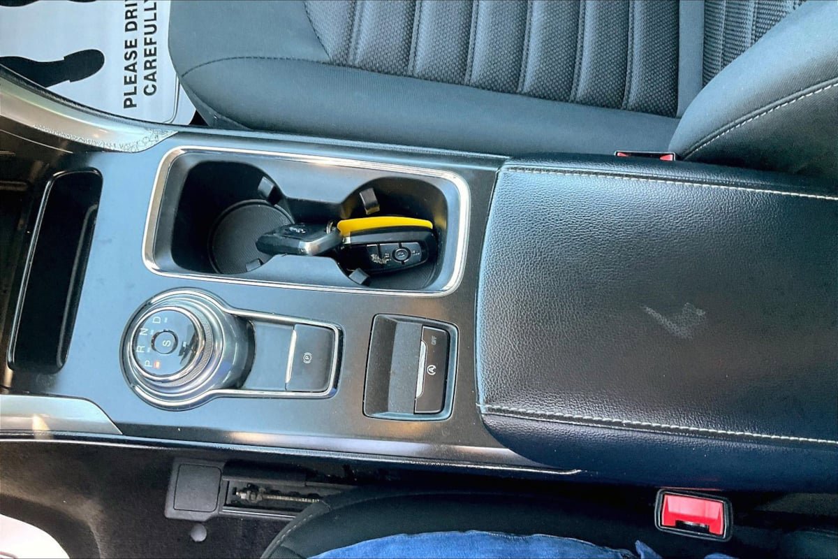 Used 2018 Ford Fusion SE FWD image 10