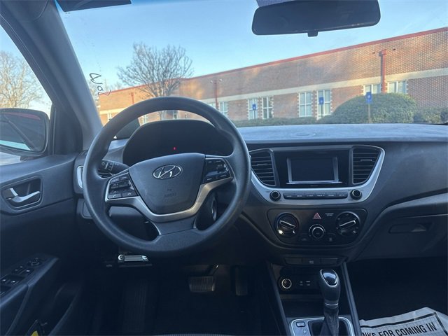 Used 2022 Hyundai Accent SE image 9