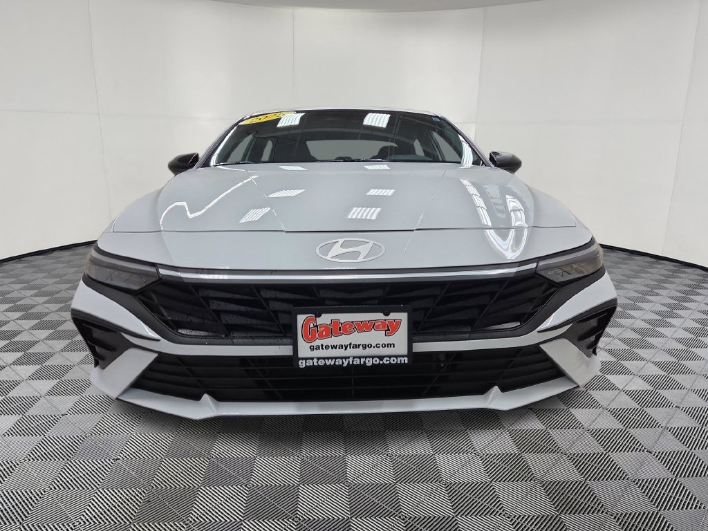 Used 2025 Hyundai Elantra SEL FWD image 5