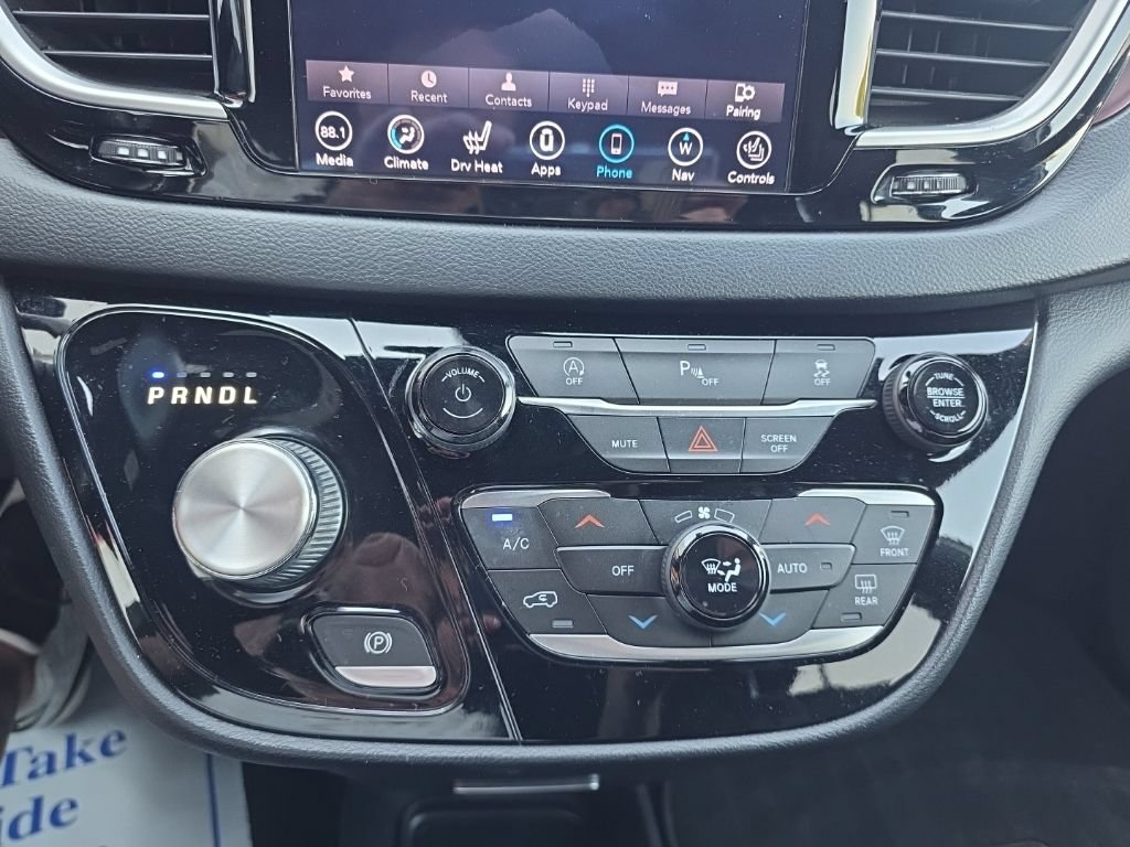 Used 2020 Chrysler Pacifica Touring-L FWD image 24