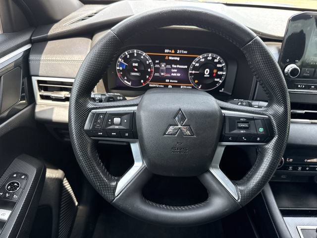 Used 2023 Mitsubishi Outlander SE Black Edition AWD/4WD image 13
