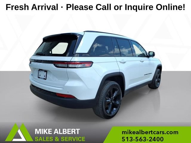 Used 2023 Jeep Grand Cherokee Altitude AWD/4WD image 7