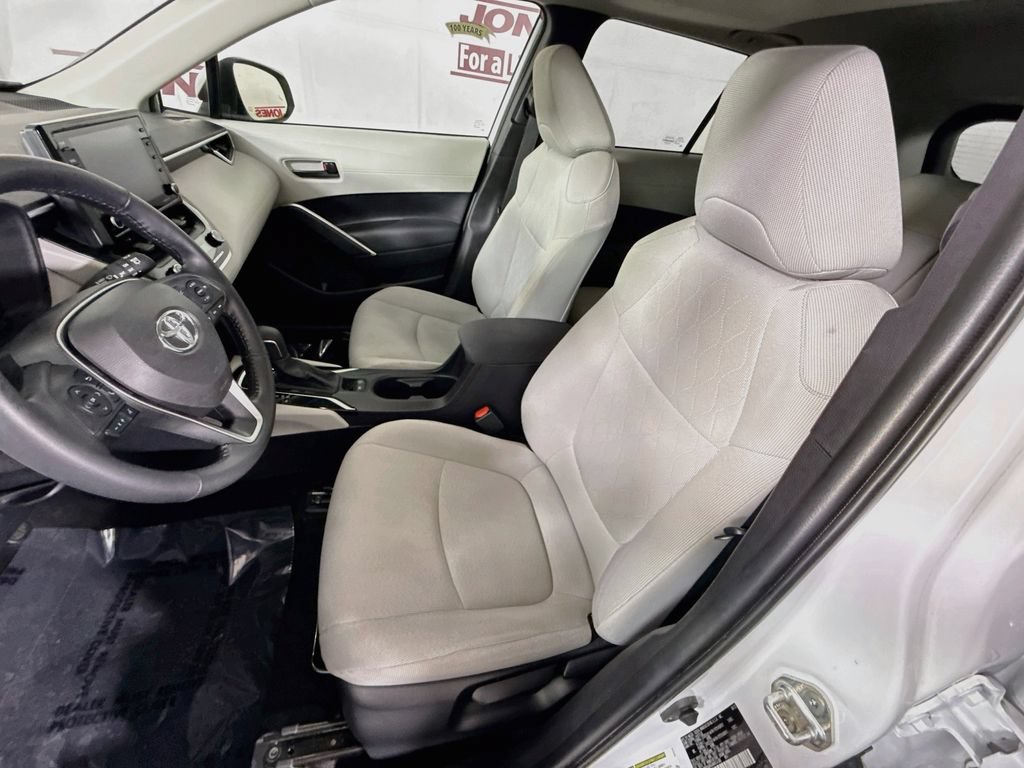 Certified 2022 Toyota Corolla Cross LE w/ Moonroof Package AWD/4WD image 26
