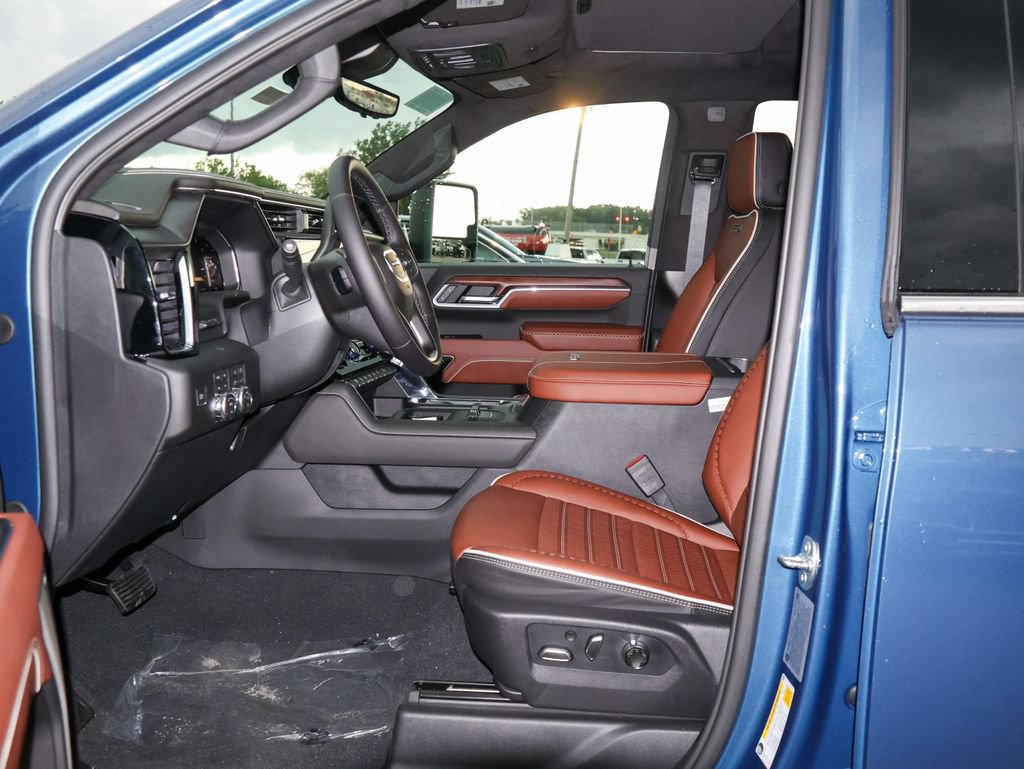 New 2026 GMC Sierra 3500 Denali Ultimate w/ LPO, Black Badging Package AWD/4WD image 8
