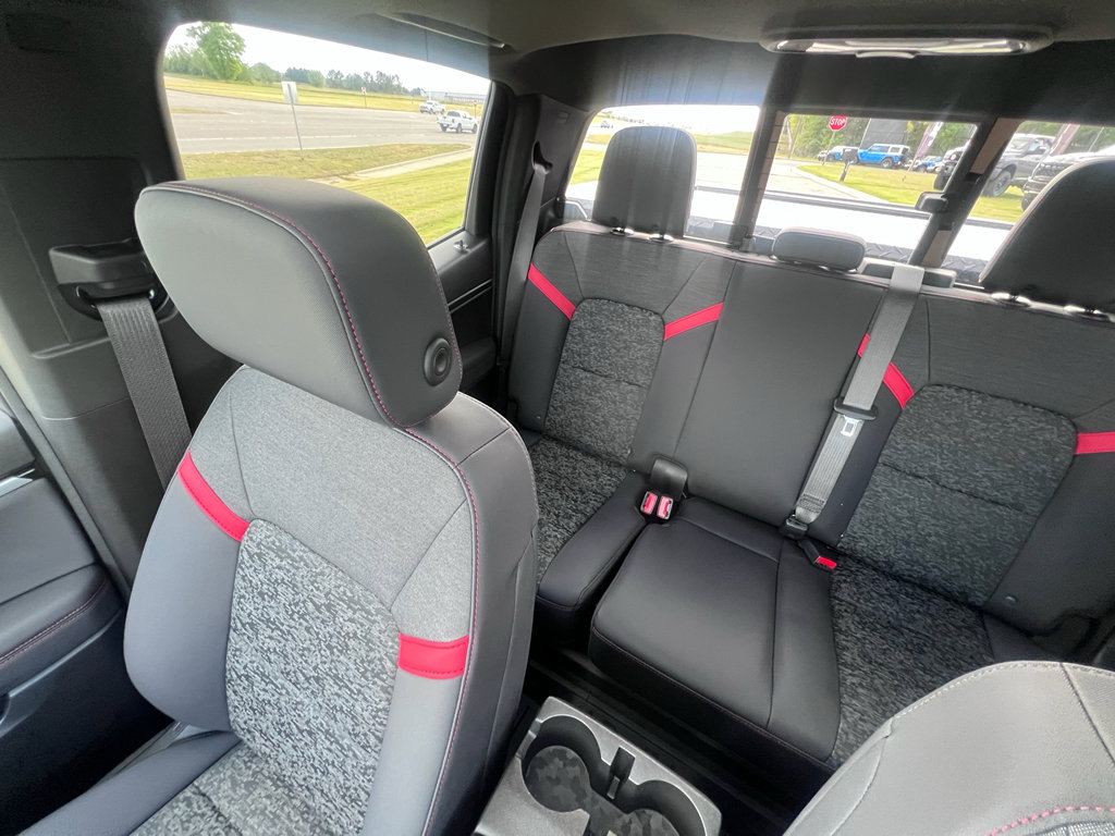 Used 2024 Chevrolet Colorado Z71 w/ Z71 Convenience Package 2 image 28