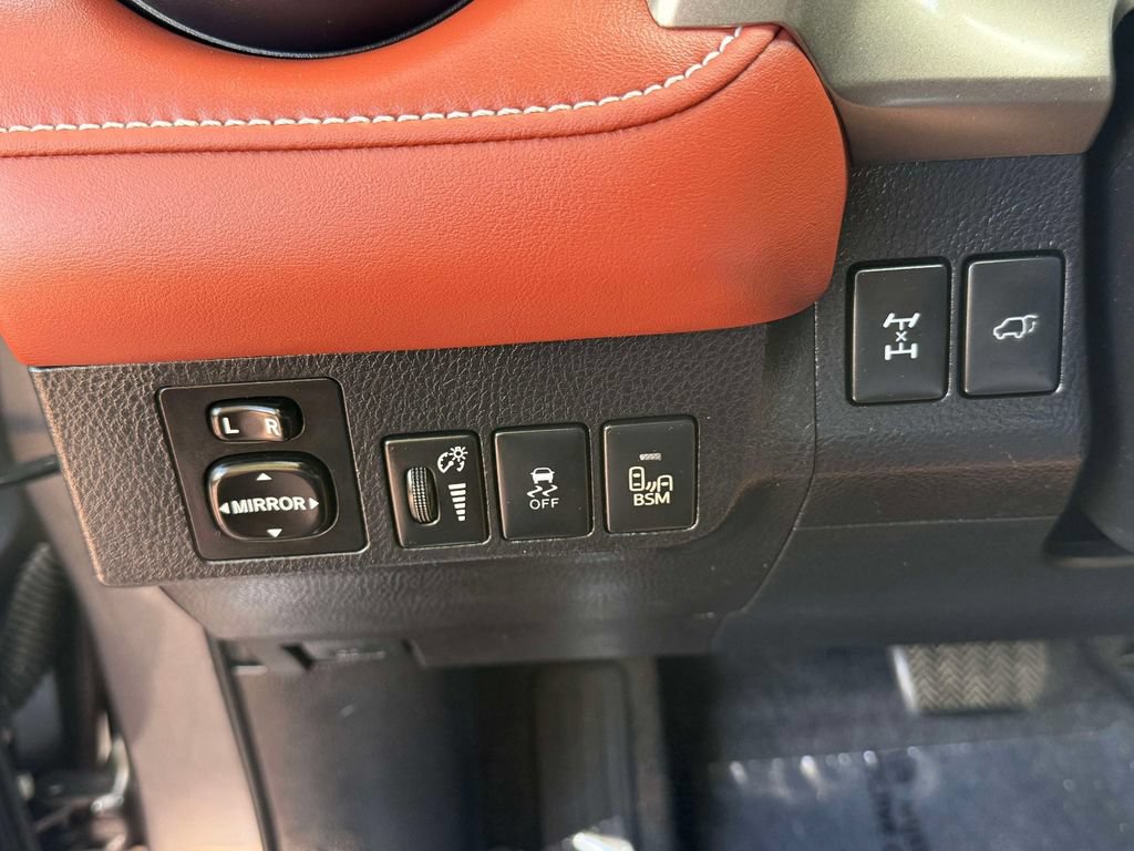Used 2015 Toyota RAV4 Limited w/ Technology Package AWD/4WD image 26