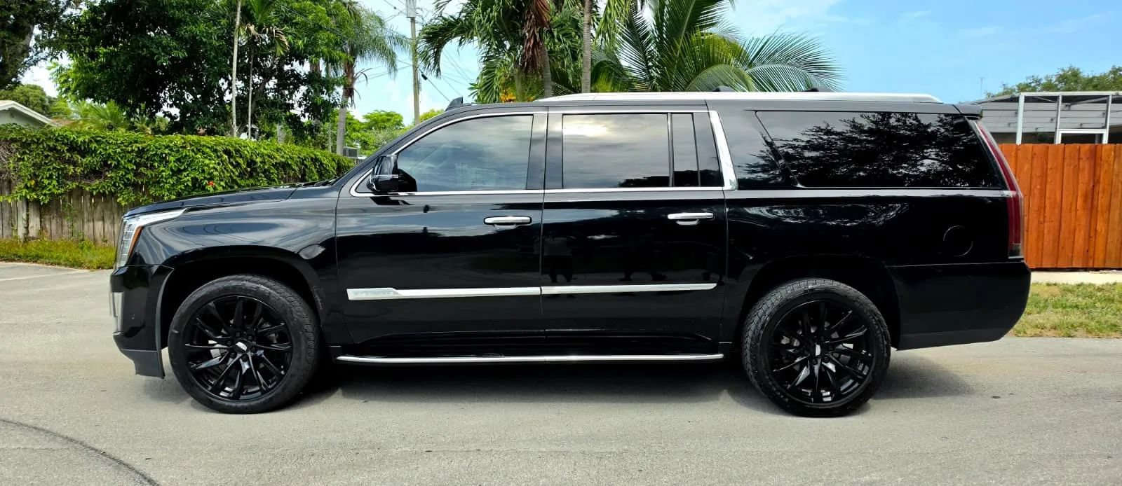 Used 2017 Cadillac Escalade ESV Luxury AWD/4WD image 13