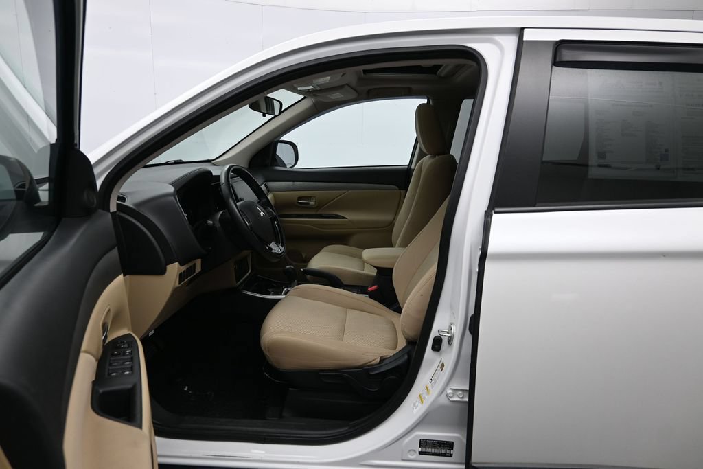 Used 2018 Mitsubishi Outlander SE FWD image 20