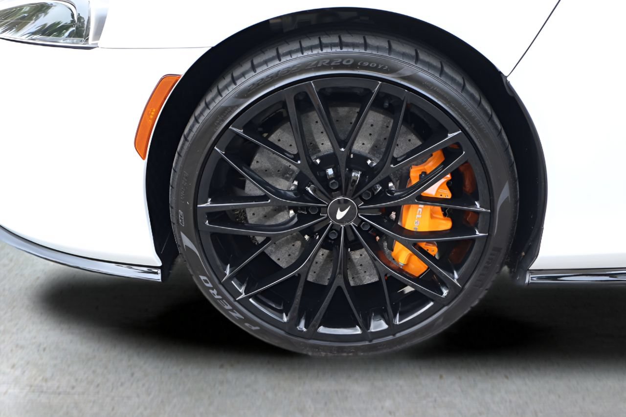 Used 2023 McLaren GT RWD image 25