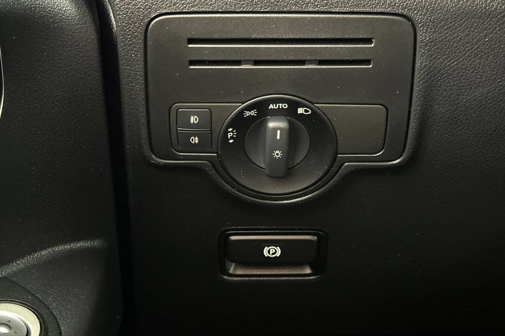 Used 2021 Mercedes-Benz Metris Passenger image 31