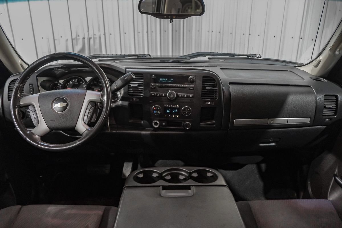 Used 2010 Chevrolet Silverado 1500 LT w/ Regional Value Package image 13