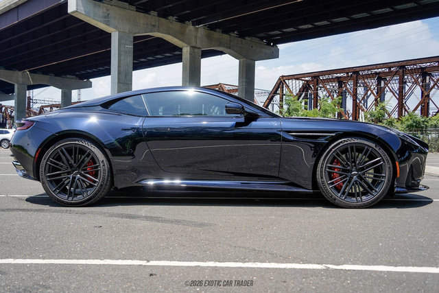 Used 2024 Aston Martin DB12 Coupe RWD image 9