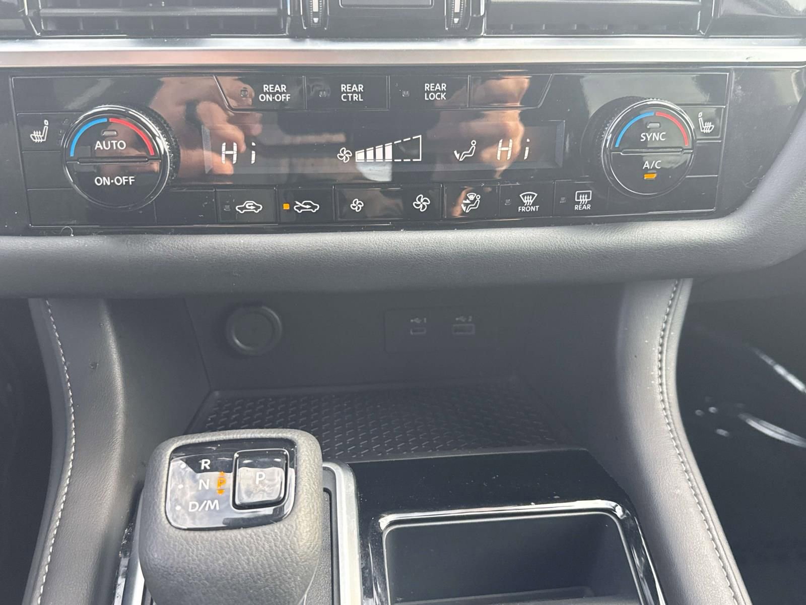 Used 2024 Nissan Pathfinder SV w/ SV Premium Package image 16