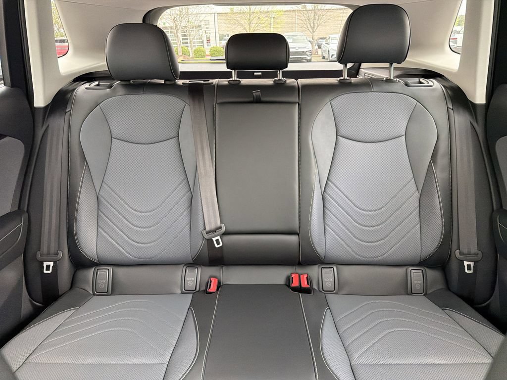 New 2026 Volkswagen Tiguan SE FWD image 29