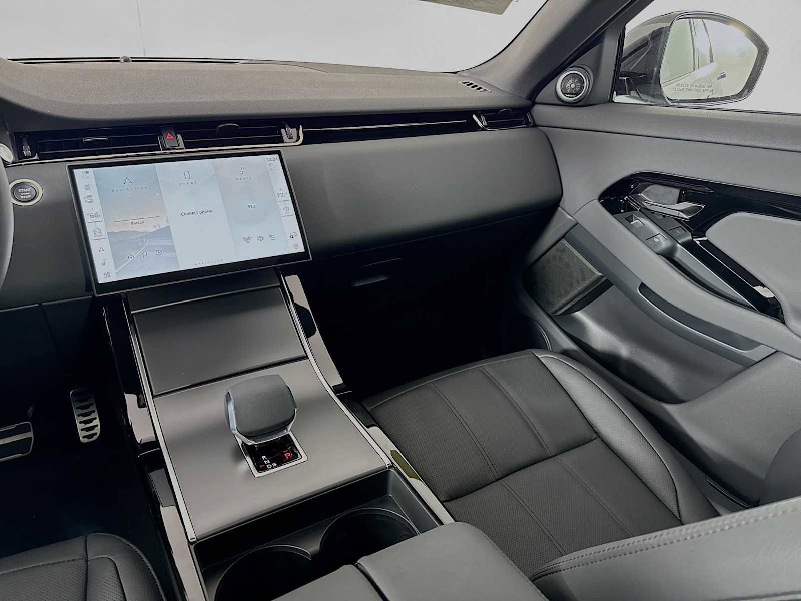 New 2024 Land Rover Range Rover Evoque Dynamic SE image 24