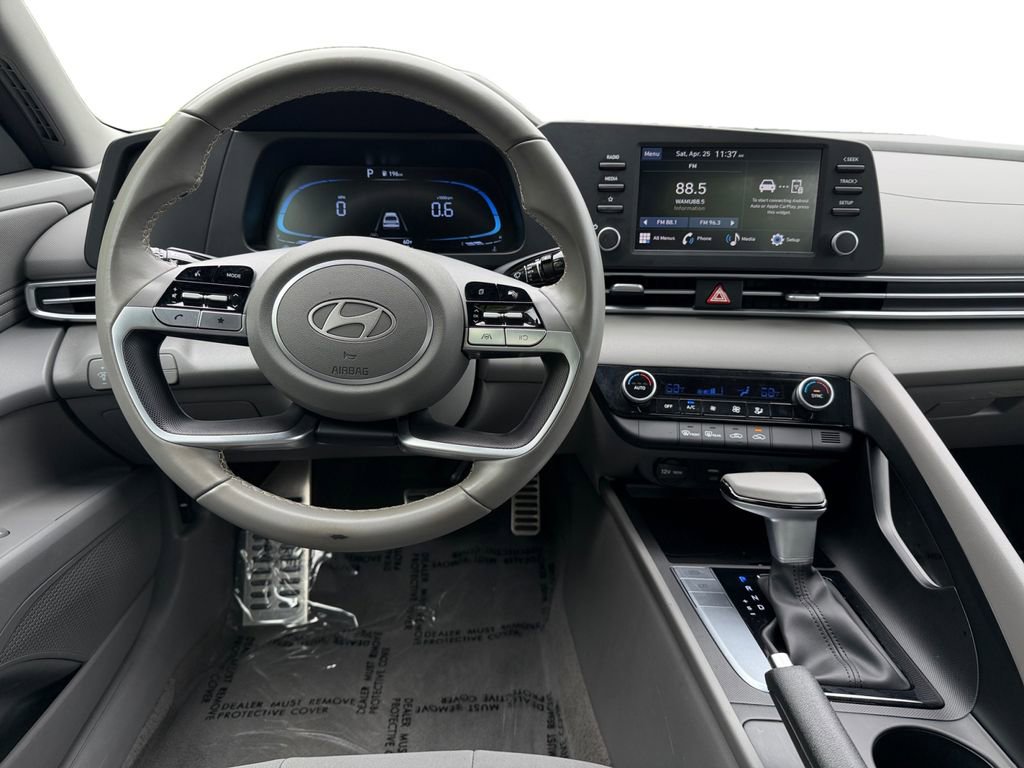 Certified 2025 Hyundai Elantra Sport FWD image 10