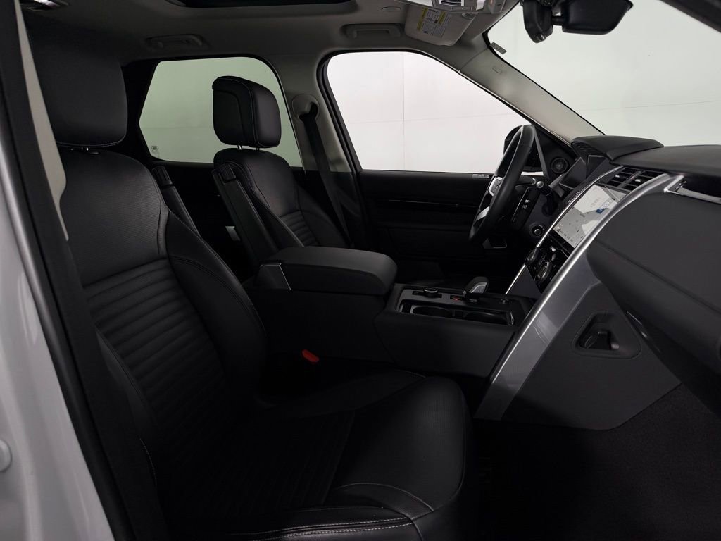Used 2024 Land Rover Discovery S image 34