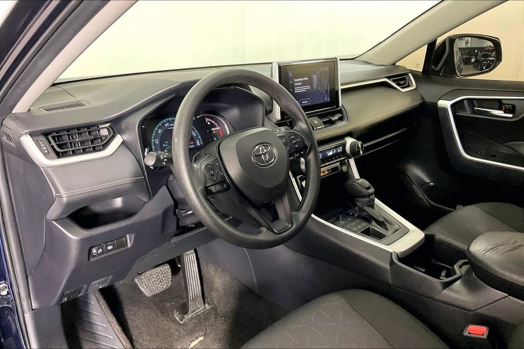 Used 2025 Toyota RAV4 XLE AWD/4WD image 18