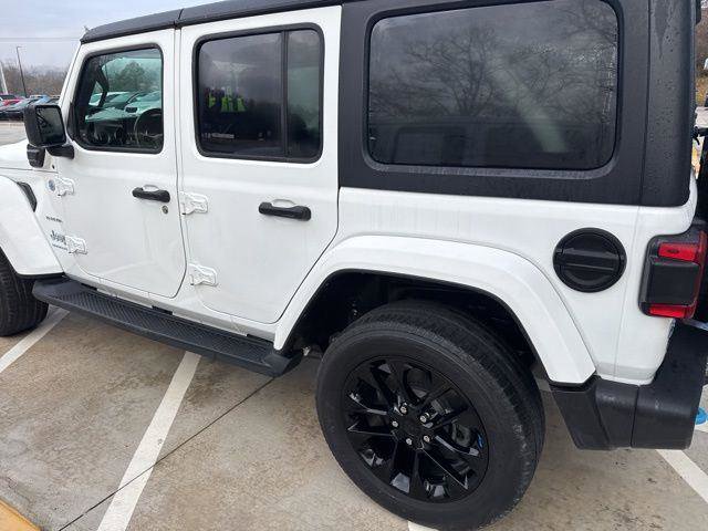 Used 2023 Jeep Wrangler Sahara w/ Cold Weather Group image 10