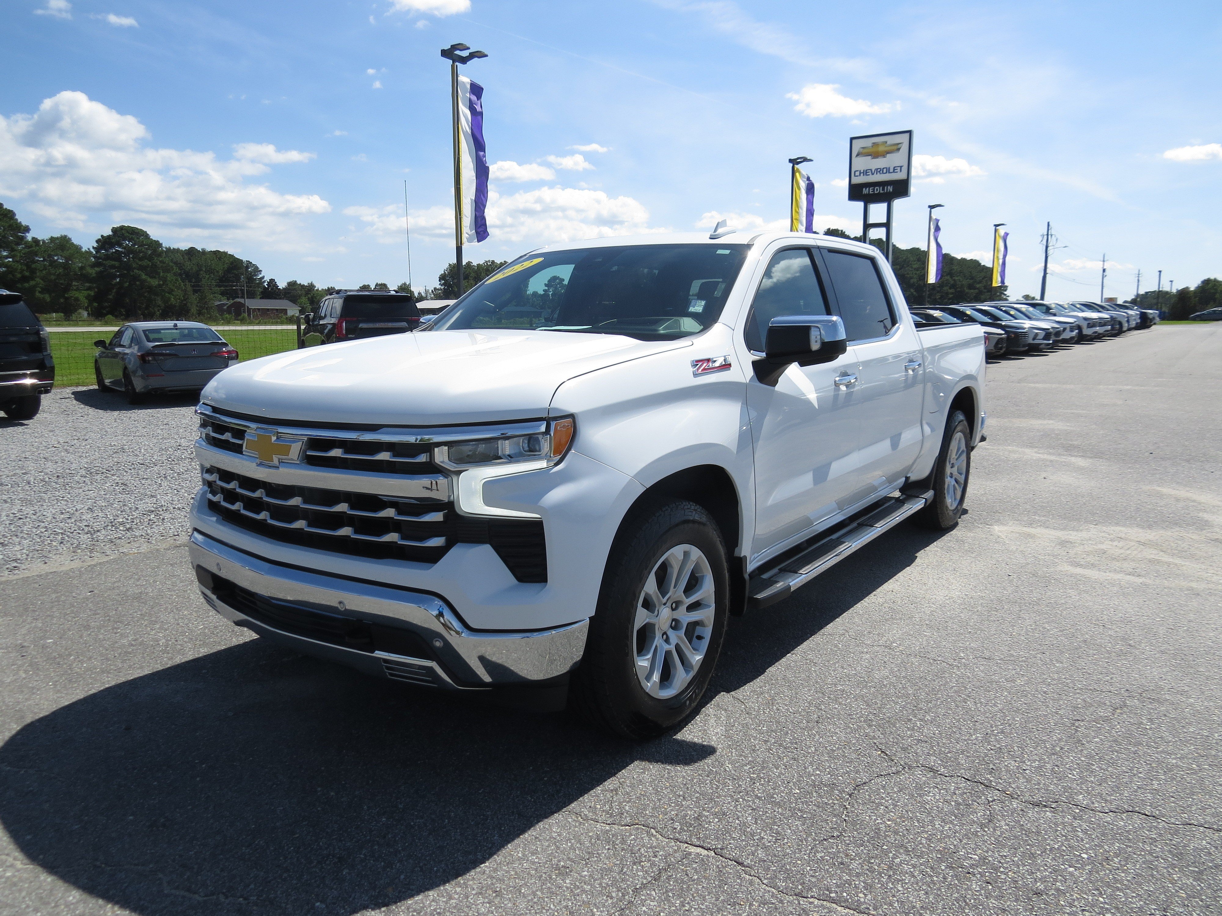 Used 2022 Chevrolet Silverado 1500 LTZ w/ Technology Package AWD/4WD image 7