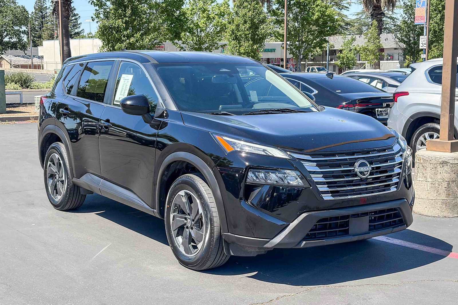 Used 2024 Nissan Rogue SV AWD/4WD image 4