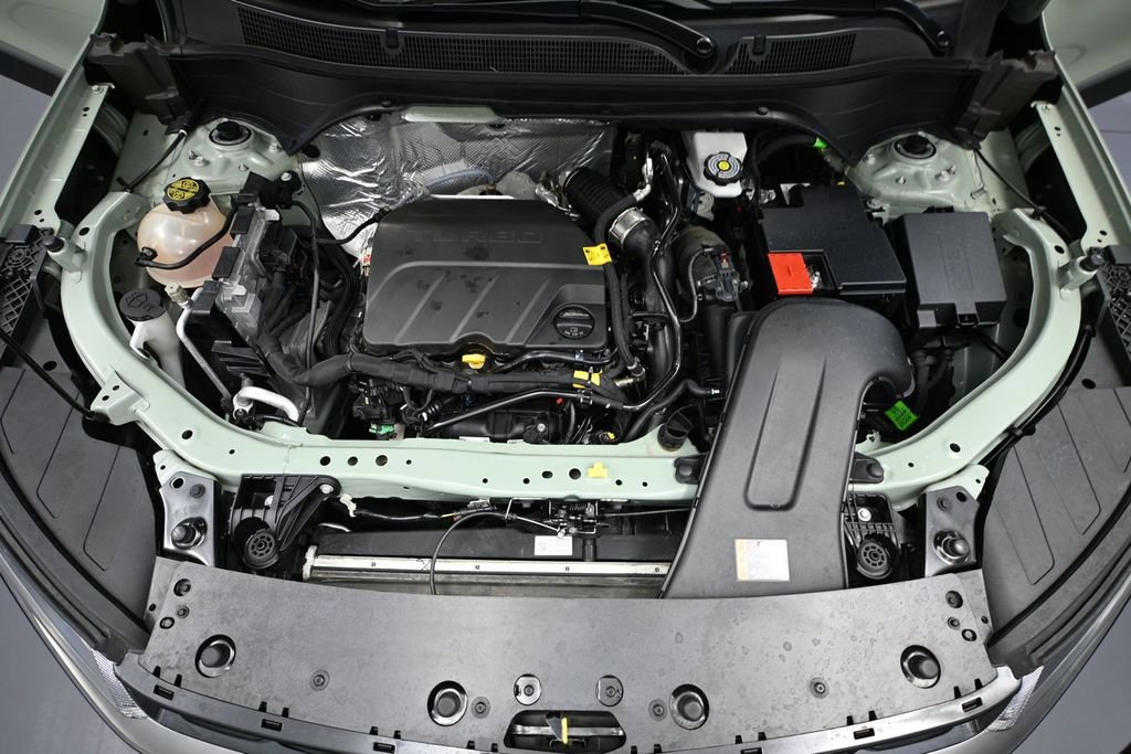 Used 2024 Chevrolet Trax RS w/ Sunroof Package FWD image 39
