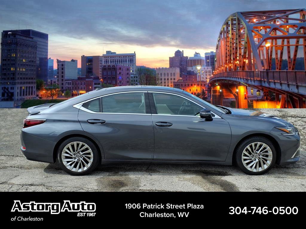 Used 2022 Lexus ES 350 Ultra Luxury w/ Accessory Package 2 FWD image 2