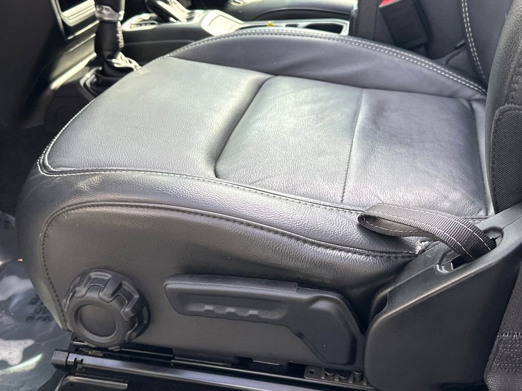 Used 2022 Jeep Wrangler Unlimited Sahara w/ Cold Weather Group image 18