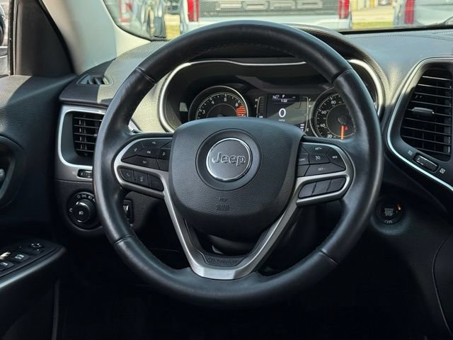 Used 2019 Jeep Cherokee Latitude Plus AWD/4WD image 6