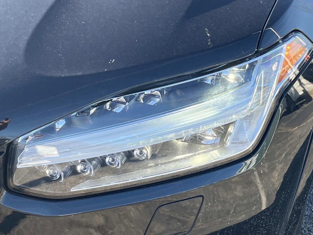 Used 2023 Volvo XC90 B6 Plus image 9