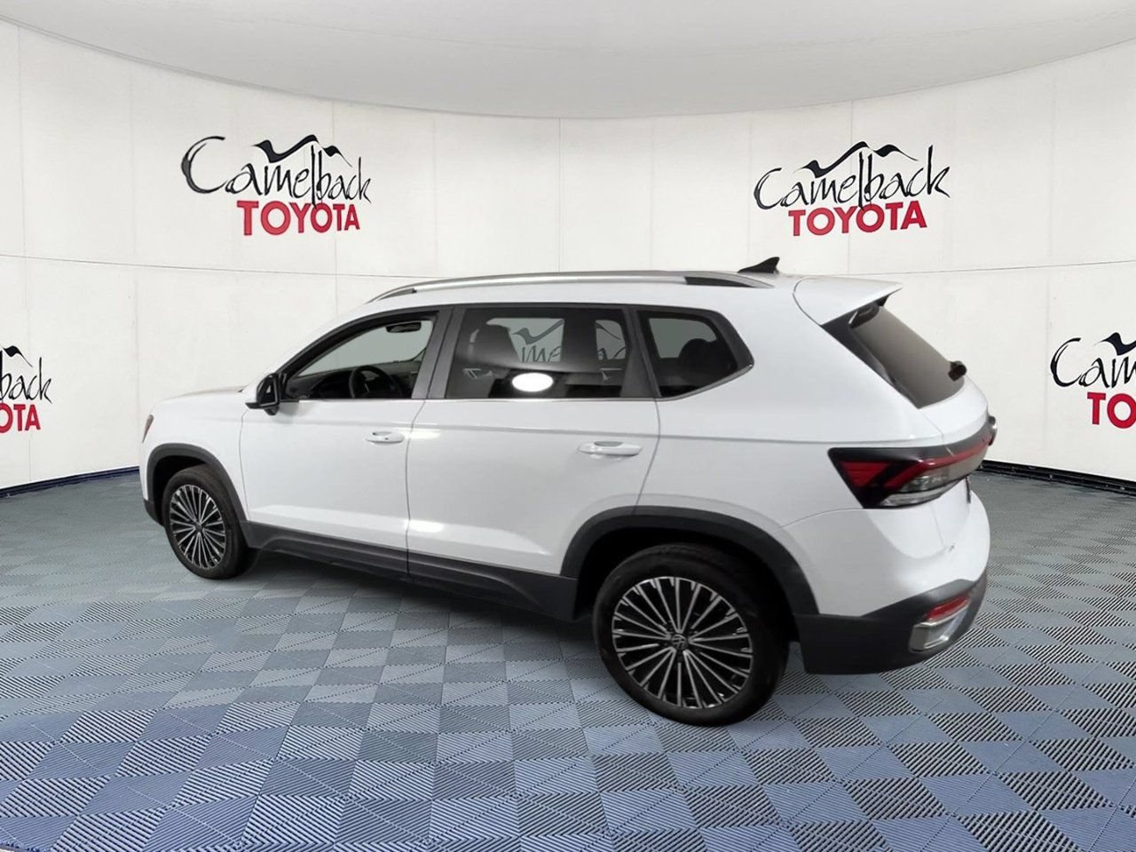 Used 2026 Volkswagen Taos SE FWD image 8