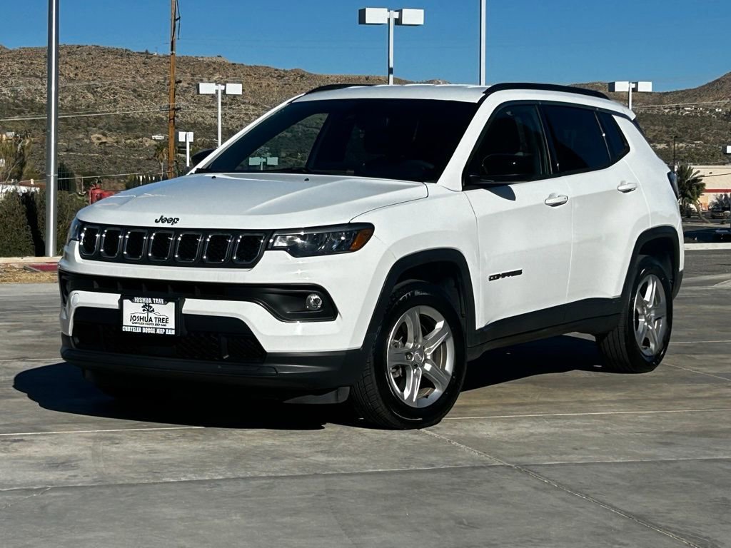 Used 2023 Jeep Compass Latitude image 4