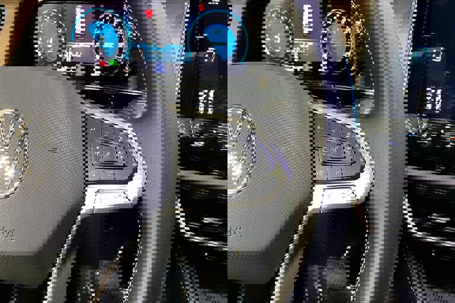 Used 2025 Volkswagen Atlas SE w/ Black Wheel Package image 21