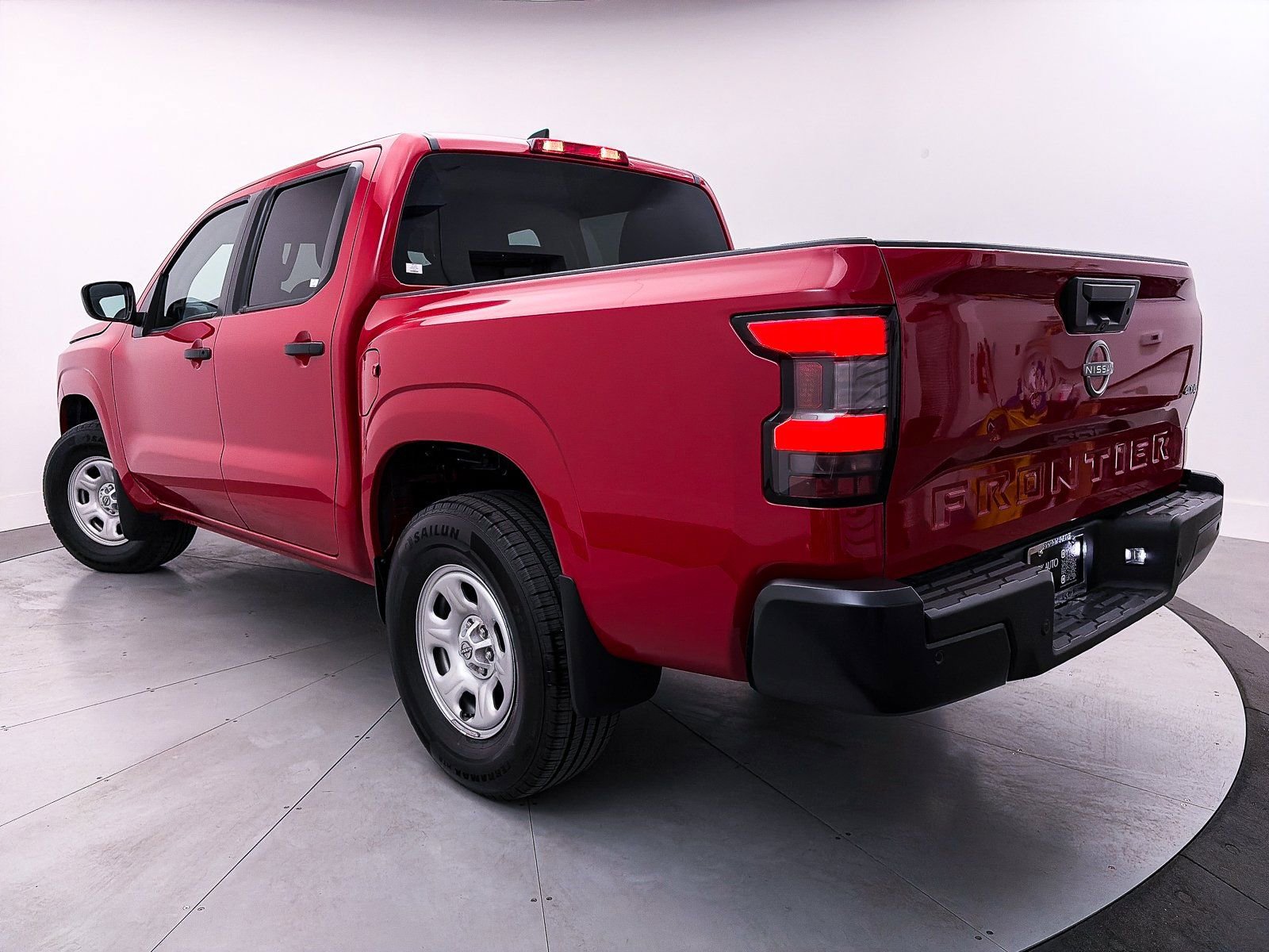 Used 2022 Nissan Frontier S w/ Technology Package image 2